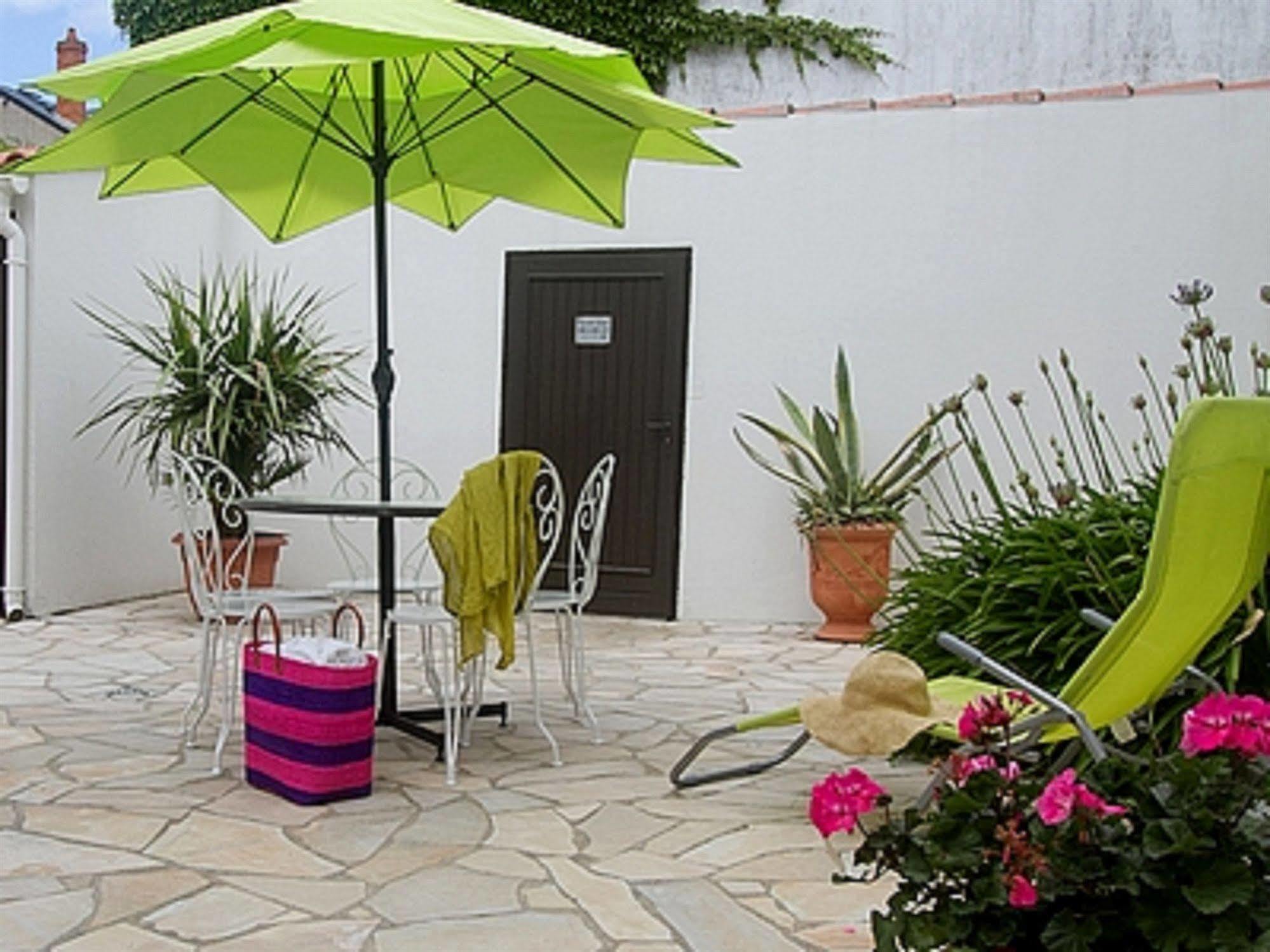 Les Hirondelles Hotell Les Sables-dʼOlonne Exteriör bild